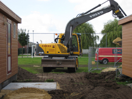 Het aanleggen van infra en fundatie door Koers Aannemingen.